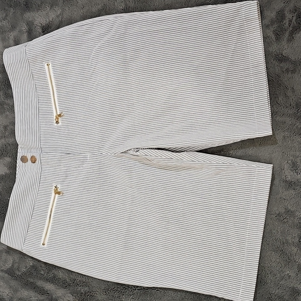 Alfani White and Gray Pinstripe Women’s Bermuda Shorts with Gold Zippers